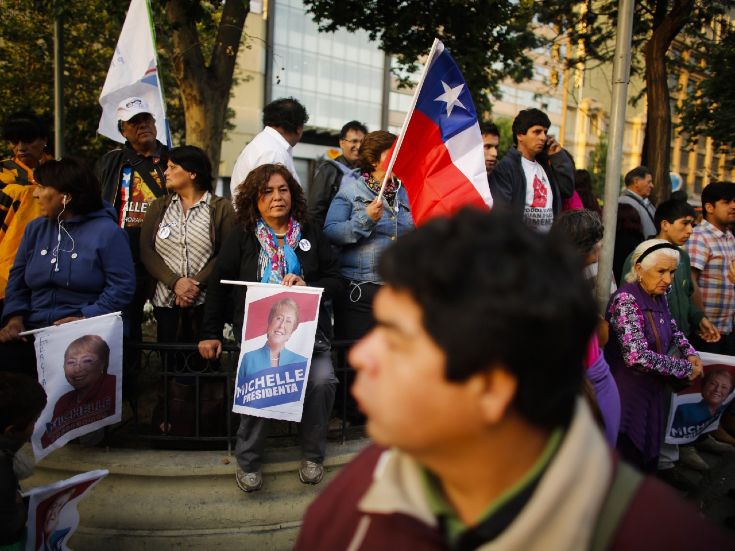 Сторонники кандидата в президенты Чили Мишель Бачелет. © ctvnews.ca